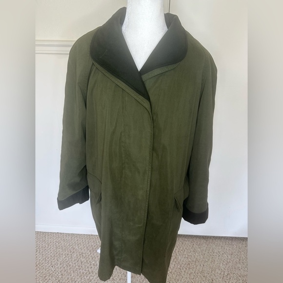 Gallery Green Jacket with Plush Collar and Classic Design XL - Picture 3 of 8